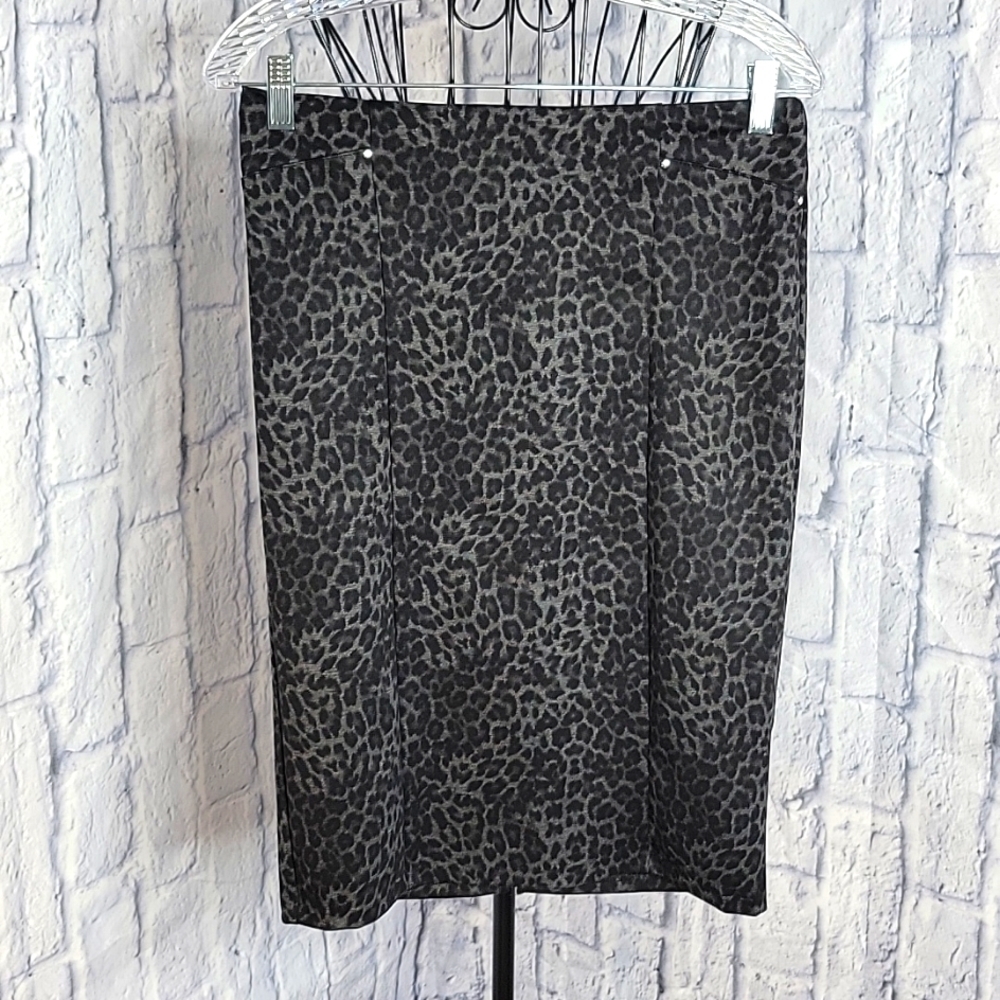 89th AND MADISON Black and Gray Animal Print Skirt Size Small